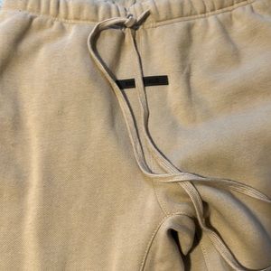 FOG sweatpants comes with bag but not tags. Worn a couple tomes good condition